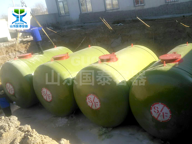 儲罐安裝現(xiàn)場